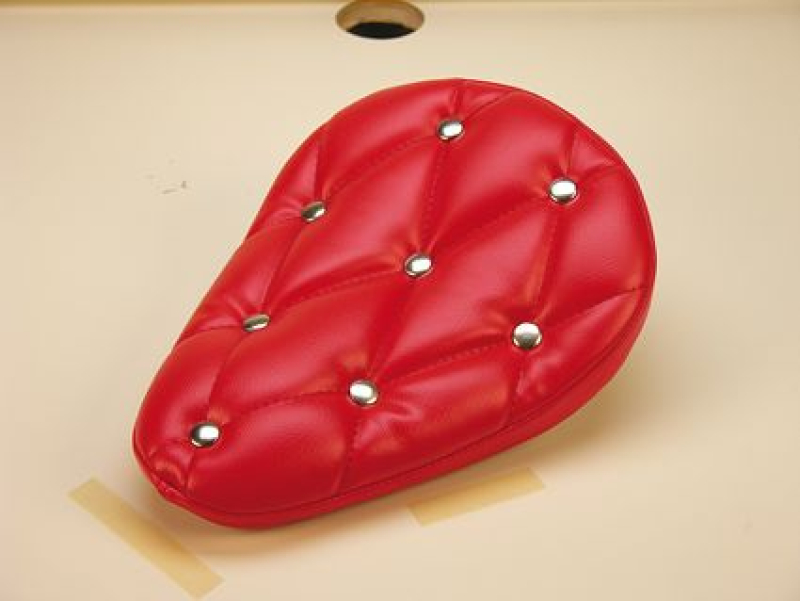 PIMPIN S SEAT RED W/CHR BUTNS 632126