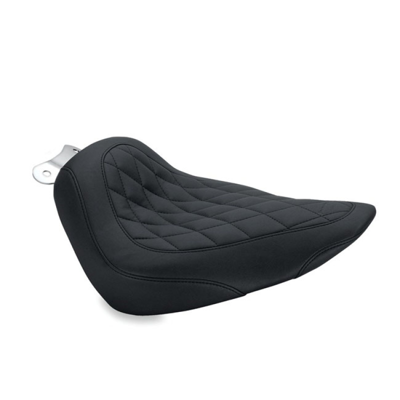 MUSTANG, WIDE TRIPPER SOLO SEAT BLACK. 14" WIDE. DIAMOND STYLE STITCH. 537471