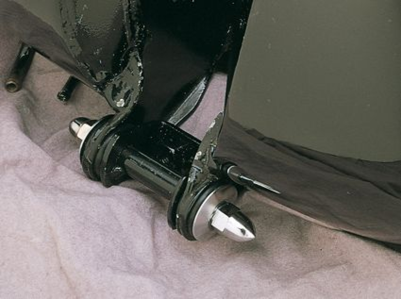 LOWER BOLT KIT/FLATSIDE TANKS 25001