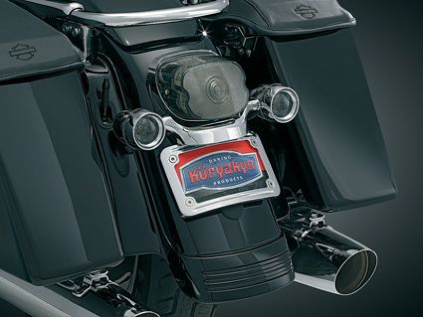 CHROME CURVED LICENSE PLATE MOUNT 629659