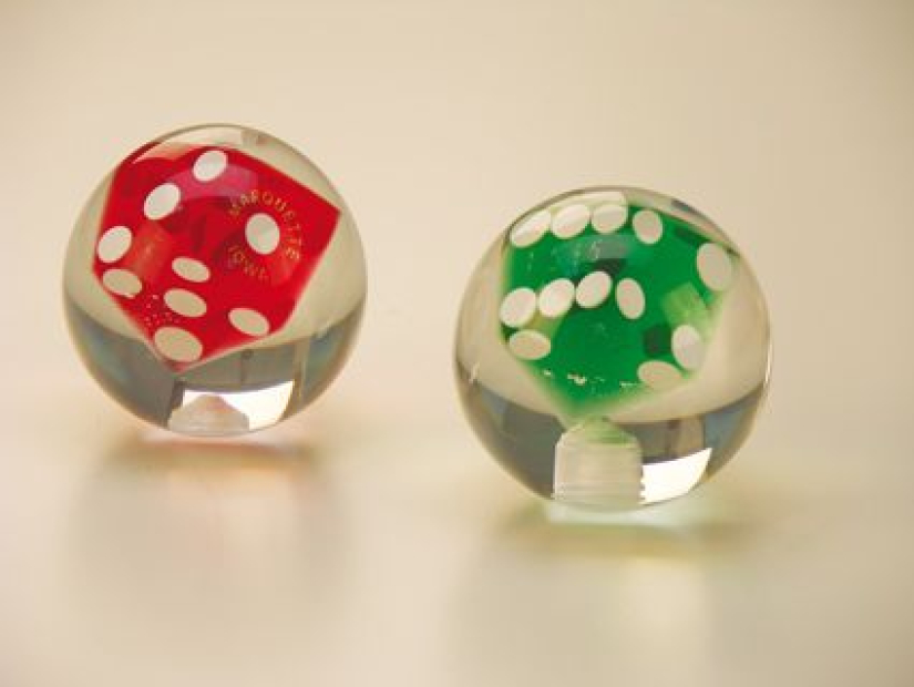 RED DICE SHIFT KNOB 632100