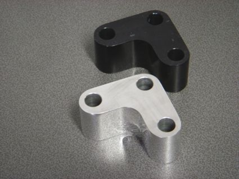 SPACER BRACKET FOOTREST LH FXST -99 BLK 681227