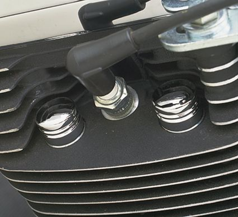 HEAD BOLT COVER KIT 011136