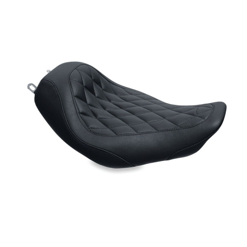 MUSTANG, WIDE TRIPPER SOLO SEAT BLACK. 14" WIDE. DIAMOND STYLE STITCH. 537024