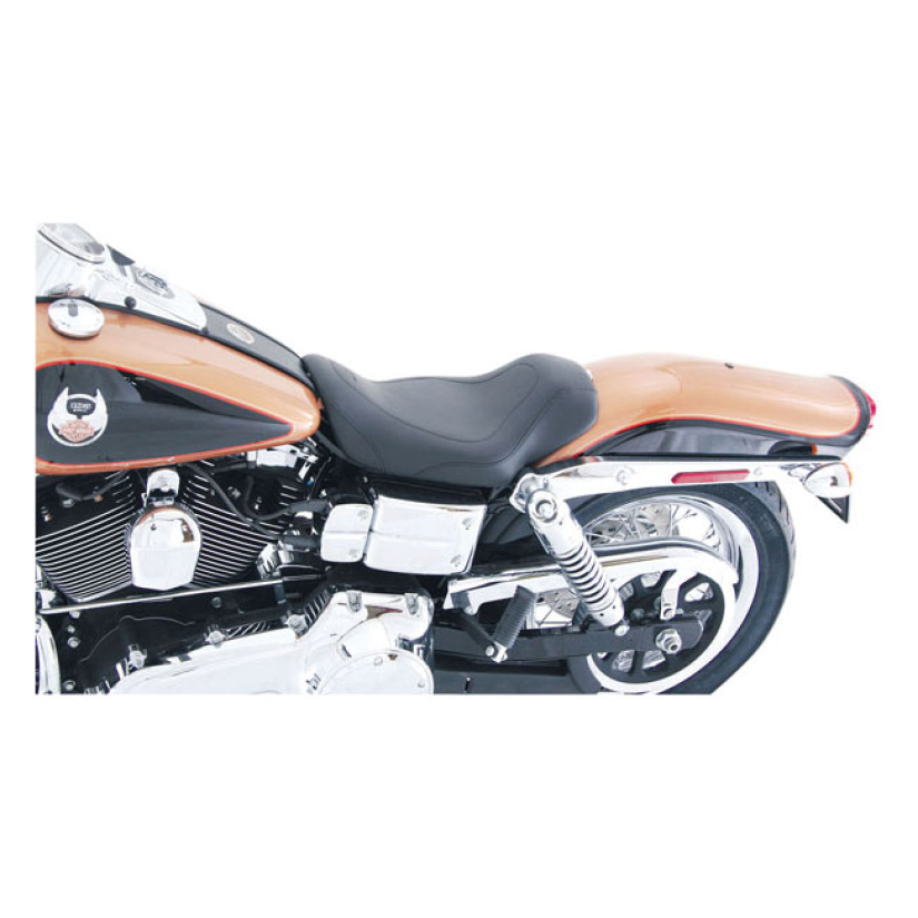 MUSTANG, TRIPPER SOLO SEAT BLACK. 11" WIDE. STANDARD STYLE STITCH. NO 537188
