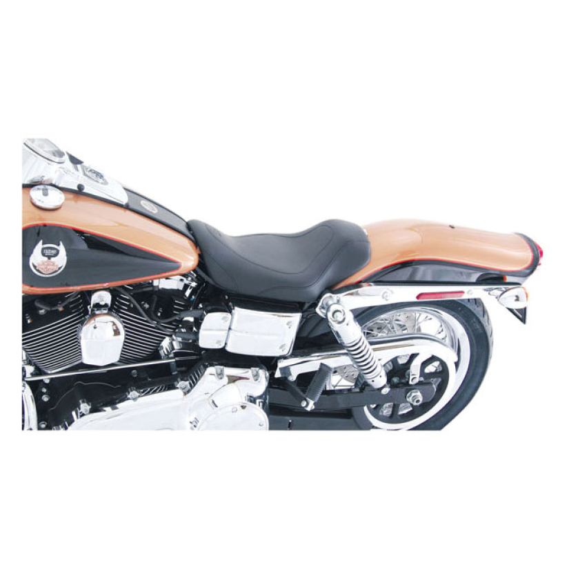 MUSTANG, TRIPPER SOLO SEAT BLACK. 11" WIDE. STANDARD STYLE STITCH. NO 537189